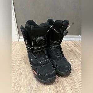 US 5 Kids Boa Snowboard boots by thirtytwo.com